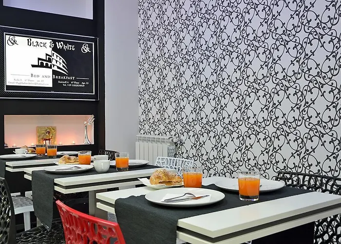 Black & White G&g Acomodação com café da manhã  4*